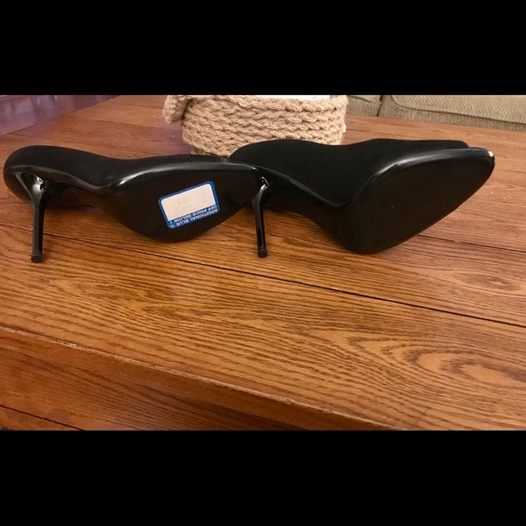 Black Gucci Heels NWT - Picture 3 of 3